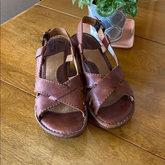 Born  wedge  sandals - Picture 1 of 8